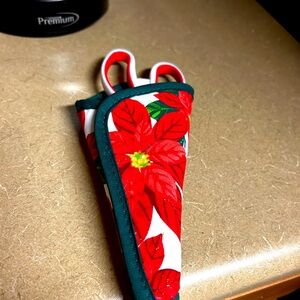 Scissor holder for kitchen - with magnets for frig . Scissors not include